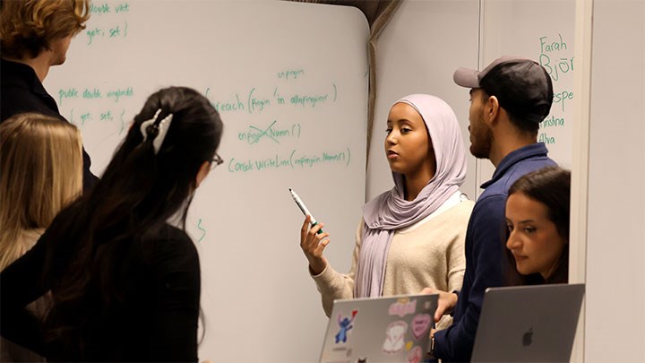 Students working in Learning Lab.