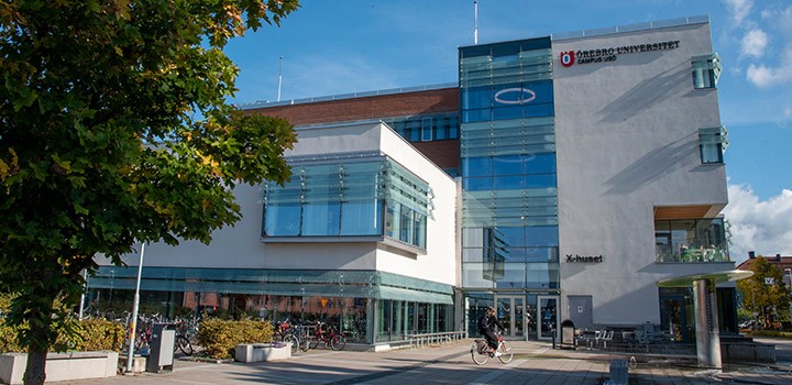 Photo of the main entrance at Campus USÖ