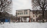 Entréhuset behind a snowy Kraka fountain.