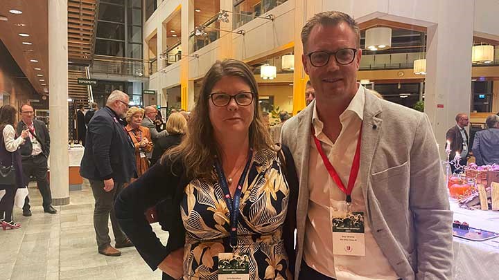 Ulrika Danielsson och Oscar Uhrström från företaget Växa odling i Sverige.