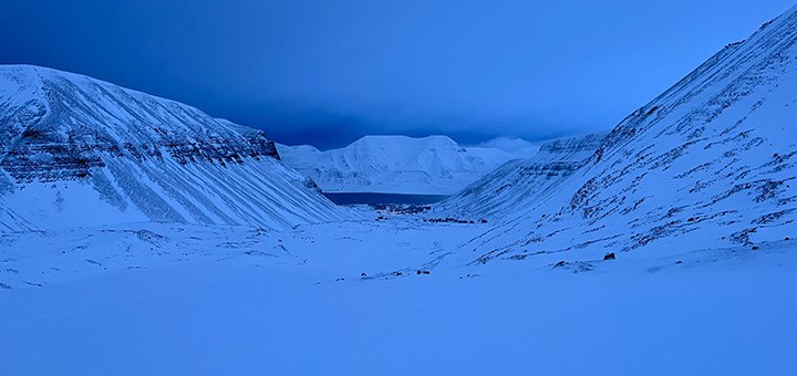 Landskapsbild över Svalbard.