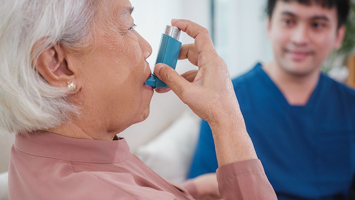 KOL-patient med inhalator.