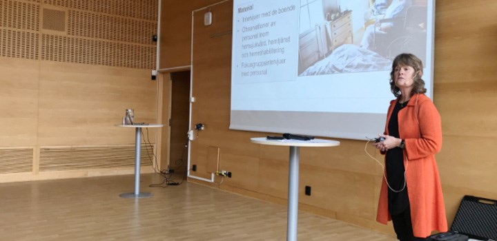 Cecilia Pettersson presenterar sin forskning om bostaden som arena för vård och omsorg.