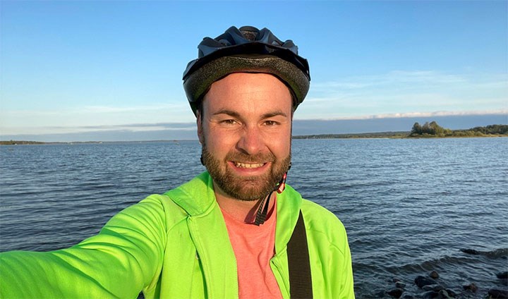 Fabian Schneider enjoying a bike ride in the nature reserve Oset on the outskirts of Örebro, just ten minutes from both the town centre and campus.