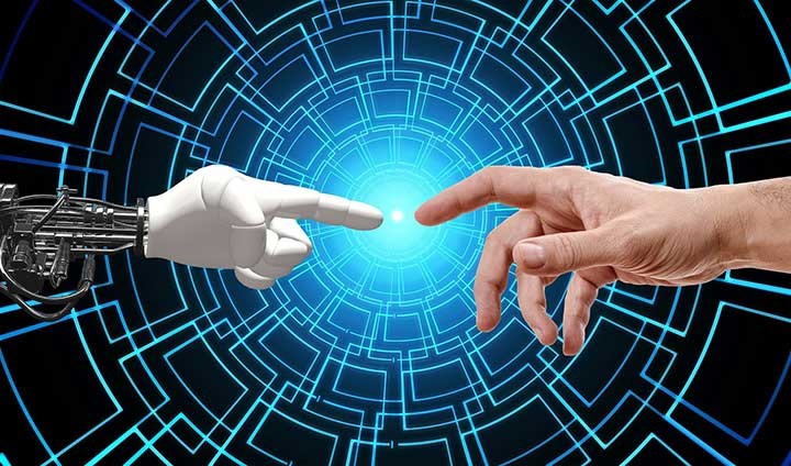 Robothand och mänsklig hand.