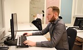 Oscar Thörn utbildar sig till högskoleingenjör i datateknik.