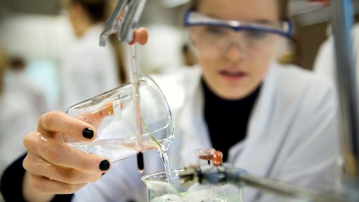 Forskare i laboratorium