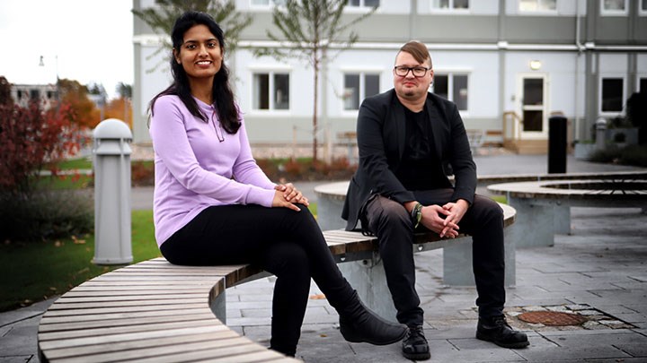 Savitha Sam Abraham, postdoktor i datavetenskap, och Andreas Persson, forskare i datavetenskap.