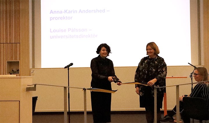 Anna-Karin Andershed och Louise Pålsson klipper band.