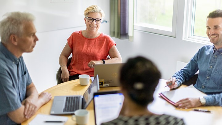 Employees at Örebro university talking with each other