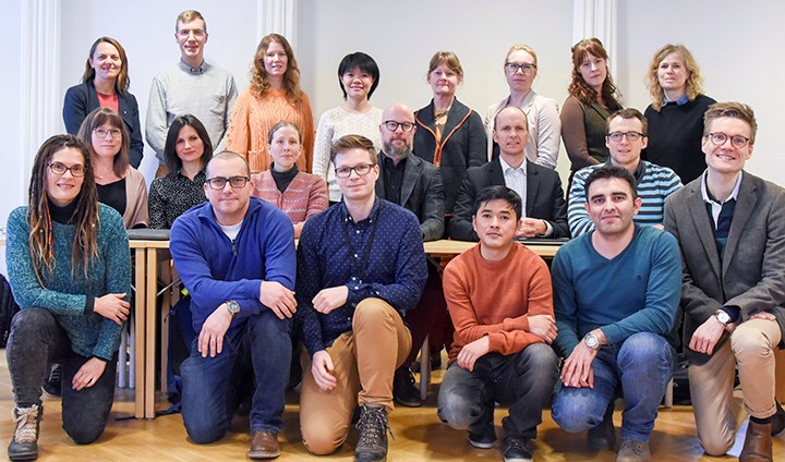 Övre raden från vänster: Lavinia Gunnarsson, Daniel Eklund, Hanna Edebol-Carlman, Yuli Liang, Cecilia Pettersson, Karuna Dahlberg, Jessica Hanna Jönsson, Maria Holmström Mitten från vänster: Anette Bagger, Samira Salihovic, Matilda Marshall, Niklas Wällstedt, Simon Athlin, Andrii Dmytryshyn Nedre från vänster: Valeria Varea, Luis Morales, Johannes Andreas Stork, Ajay Pradhan, Davood Khodadad, Jonathan Lilliedahl På fotot saknas: Kamil Kladivko och Gustav Westberg