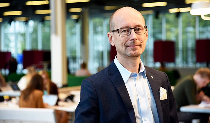 Magnus Lodefalk is a docent and senior lecturer in economics at Örebro University School of Business and a researcher at the Ratio Institute, Stockholm.