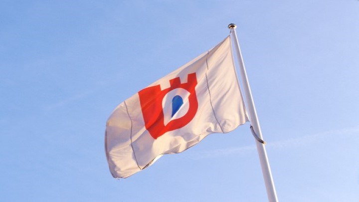 Bild på Örebro universitets flagga