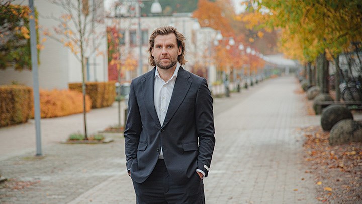 Johannes Larsson har studerat människor som håller tillbaka sin ilska utåt men fortsätter att känna den inombords.