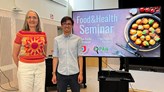 Åsa Öström, professor i måltidskunskap, och Iuri Baptista, postdoktor vid Restaurang- och hotellhögskolan, pratade också om att dieter är sociala konstruktioner och att hela kulturen kring kosthållning behöver förändras i riktning mot en mer växtbaserad kost. 