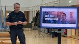 Niclas Hallgren, biträdande regionspolischef i Bergslagen, presenterar.
