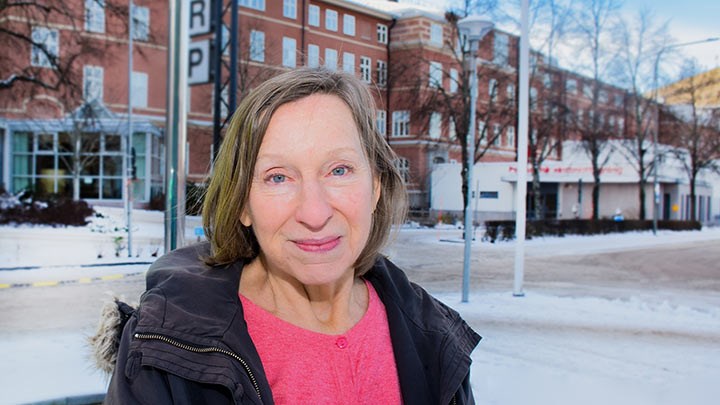 Susanne Bejerot utanför Universitetssjukhuset Örebro.