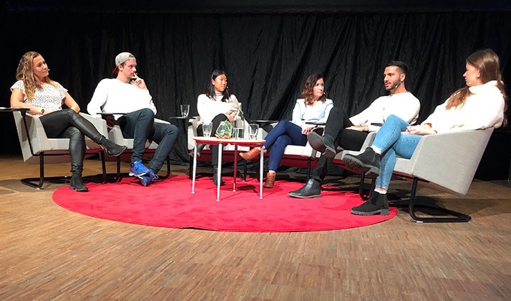 Studievägledare Katarina Enberg, Anton Andersson, Madeleine Trinh, konferencier Mia Carlén, Parosh Hama Ali och Elin Häggblom inledde Universitetsdagarna med panelsamtal i Aula Nova.  