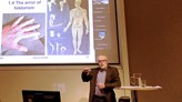 Jörg van Norden holding a lecture. 