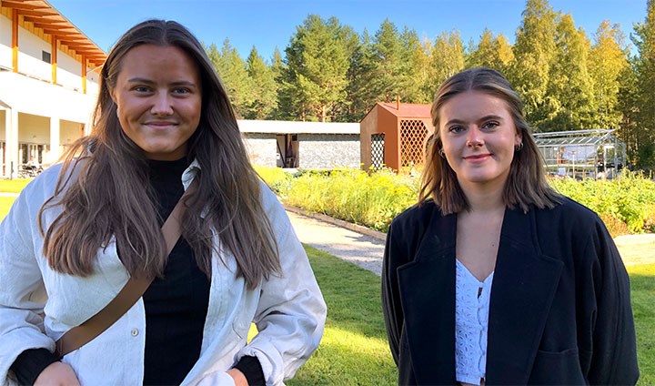 Studenterna Frida Jerlin och Erica Jondelius på campus Grythyttan