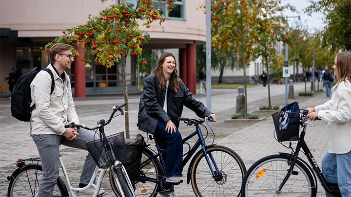 Studenter på campus