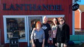 Mia och Jocke Cleryd, ägare till Tivedens Lanthandel och krog i Laxå, tillsammans med Lavinia Gunnarsson och Mischa Billing från Samverkansplattformen Mat och hälsa vid Örebro universitet.