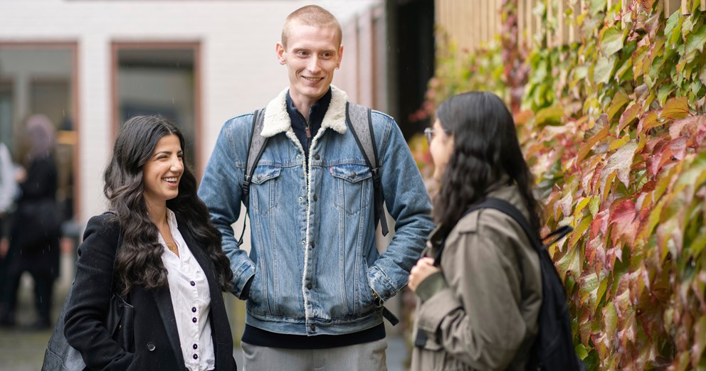 Studenter som pratar tillsammans