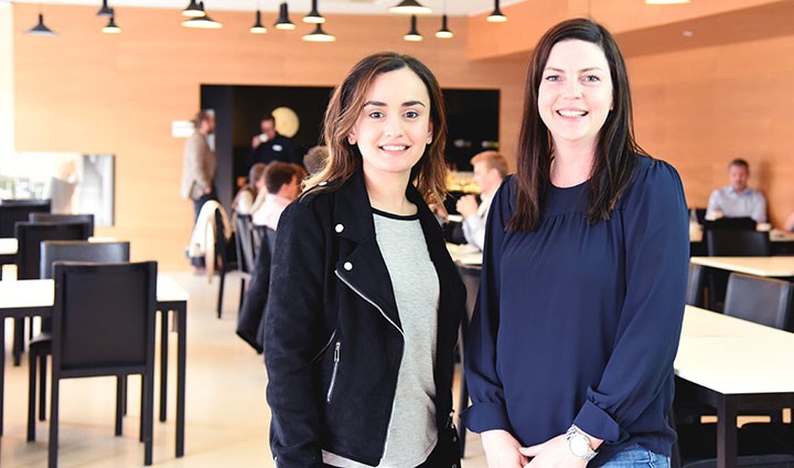 Civilingenjörsstudenten Mamz Shuker och Camilla Larsson, mentor och eftermarknadschef på Emba Macinery.