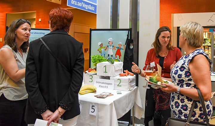 Charlotta Pettersson och Sara Frödén berättar om hur skolmåltiden kan användas för att elever ska lära sig mer om hållbar utveckling.