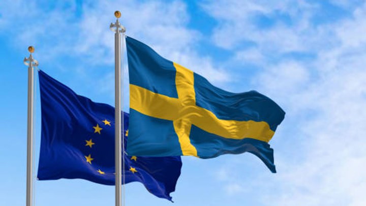 Svensk- och EU-flagga