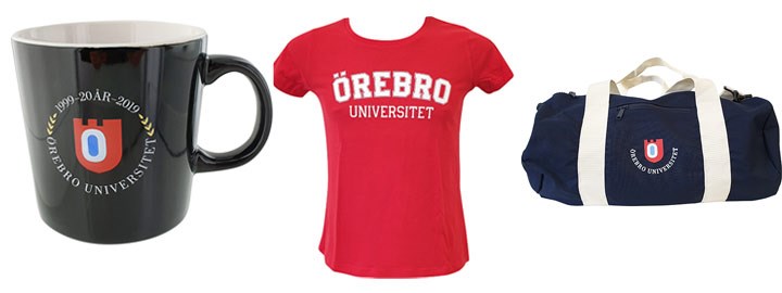 En svart mugg, en röd t-shirt och en blå sportbag med reklam för Örebro universitet.