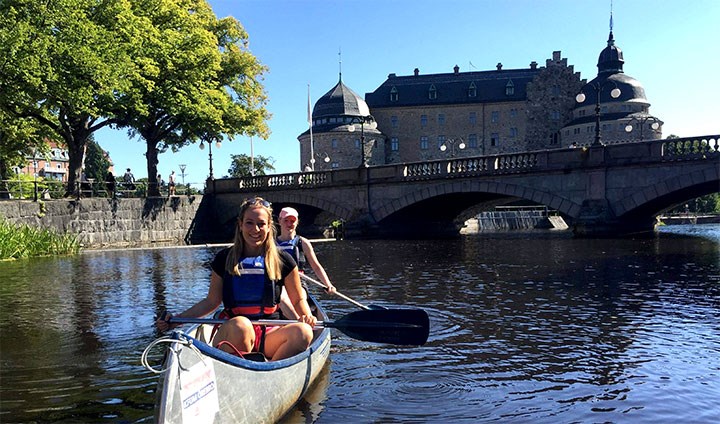 Katrin  in a canoe on the river Svartån in Örebro. 