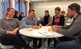 Hedda Slotter, Hannes Grafström, Karin Stenman och William Damås pratade om utbytesstudier under Internationella kontorets drop-in frukos