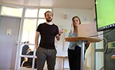 Studenterna Lukas Lindgren och Emma Pettersson studerar Systemvetenskap vid Örebro universitet.