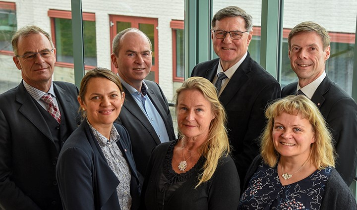 Jens Bleiel, Jan Sikkema, Anders Kaspersson, Robert Brummer. Front row: Lavinia Gunnarsson, research coordinator Food and health, Berit Heitmann and Kati Katina.