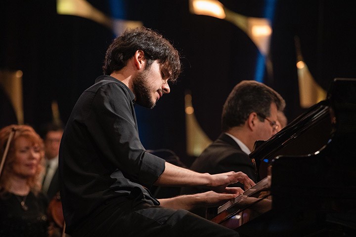 Bruno de Lorenzo spelar piano