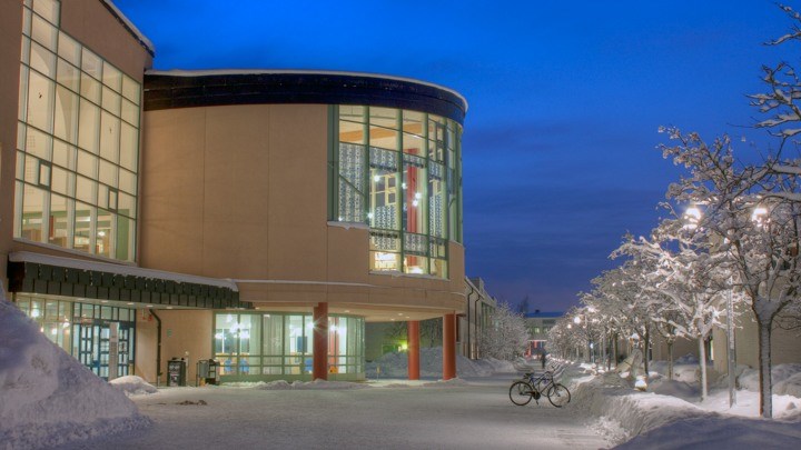 Photo of Örebro University Library in a winter landscape.