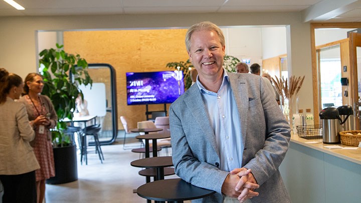 Tommy Borglund, universitetslektor i företagsekonomi, ger utbildningen tillsammans med Frans Prenkert, professor i företagsekonomi.