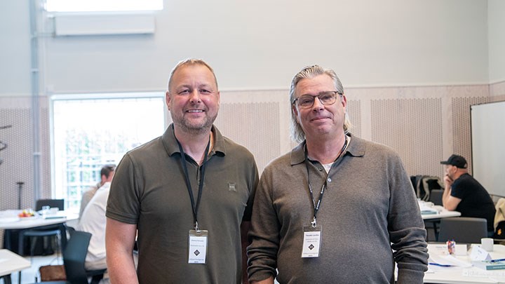 Företagsledarna Jimmy Persson, FloorCo, och Theodor Landler, Golvmaterial, deltog på utbildningen. ”Kul att kunna ligga i framkant”, säger Theodor Landler.