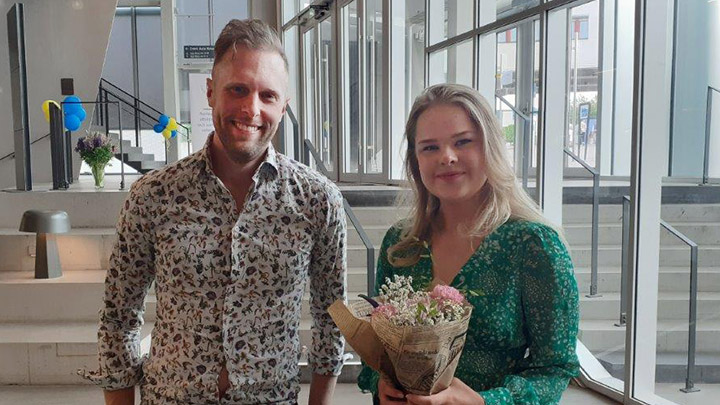 Joakim Lundgren och Sofie Forsman har avslutat sina studier på programmet Offentlig förvalning och ledning.