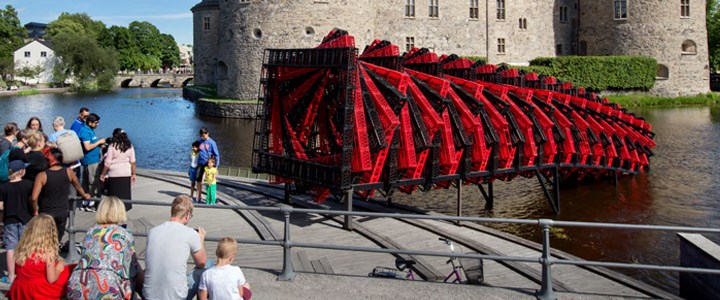 Skulptur vid slottet under Open art i Örebro