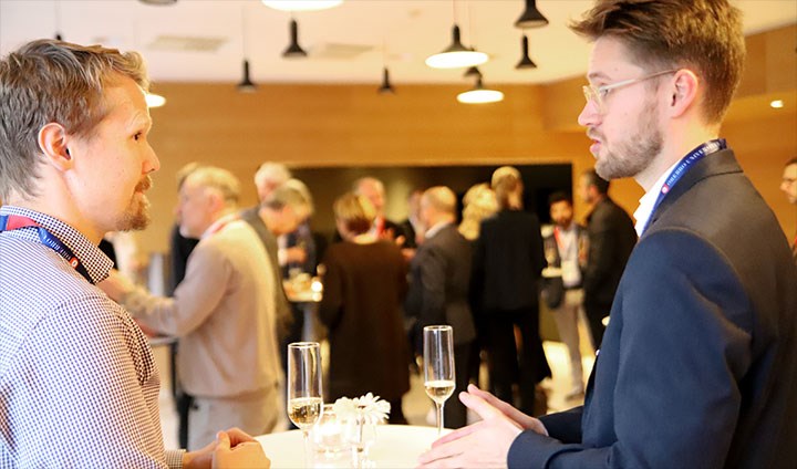 Tobias Nässén, produktchef på Bombardier i Västerås tillsammans med Ola Albrektsson, måltidsekolog.