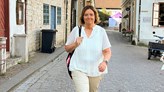 Louise Pålsson promenerar i Almedalen. 