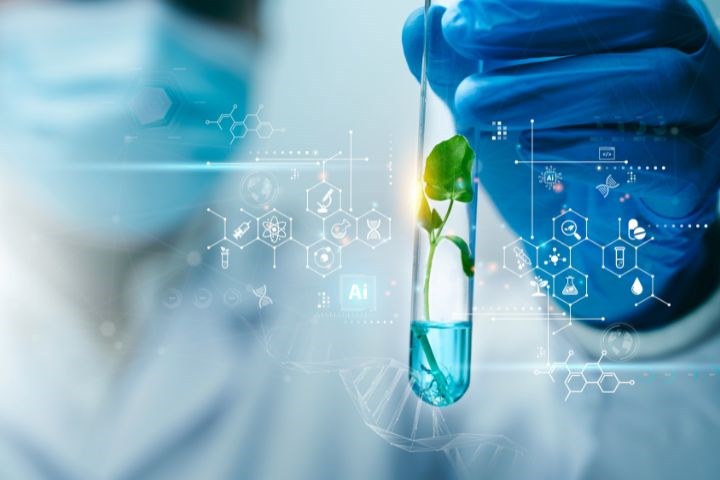 hand som håller i provrör