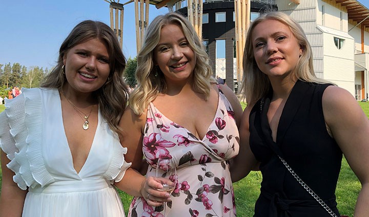 Tre kvinnliga studenter på Restaurang- och hotellhögskolan i Grythyttan