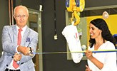 Rektor Johan Schnürer och Amy Loutfi är professor i informationsteknologi invigde Robotlab.  