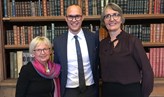 Inga-Britt Gustafsson, tidigare professor vid Örebro universitet och ledamot i Måltidsakademin, Johan Swahn och Åsa Öström, professor i måltidskunskap vid Örebro universitet, som leder arbetet i Sense Lab.