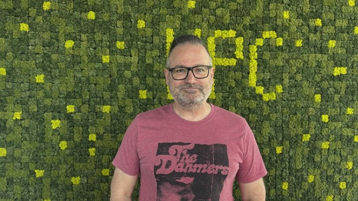 Stefan Karlsson in front of a green wall