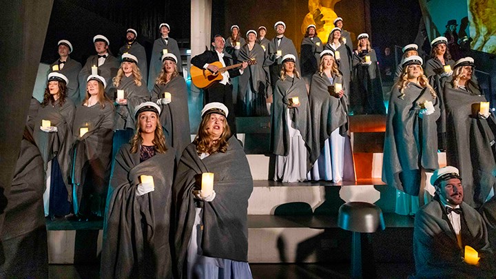 Örebro University Choir singing.