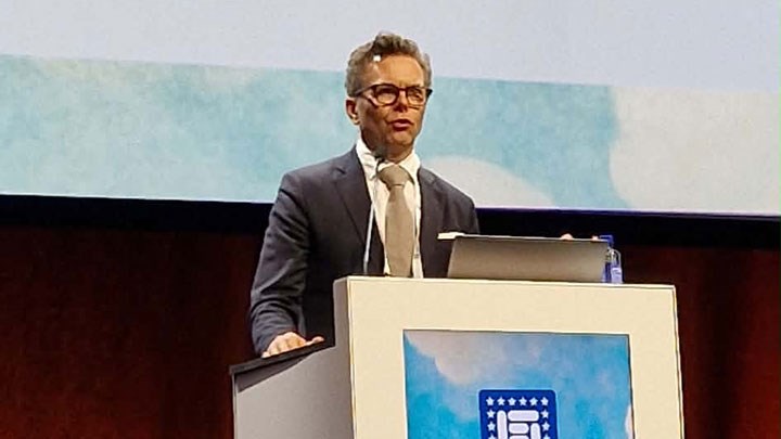 Jonas Halfvarson, professor i medicin, presenterar den senaste studien på internationella Congress of ECCO i Stockholm.